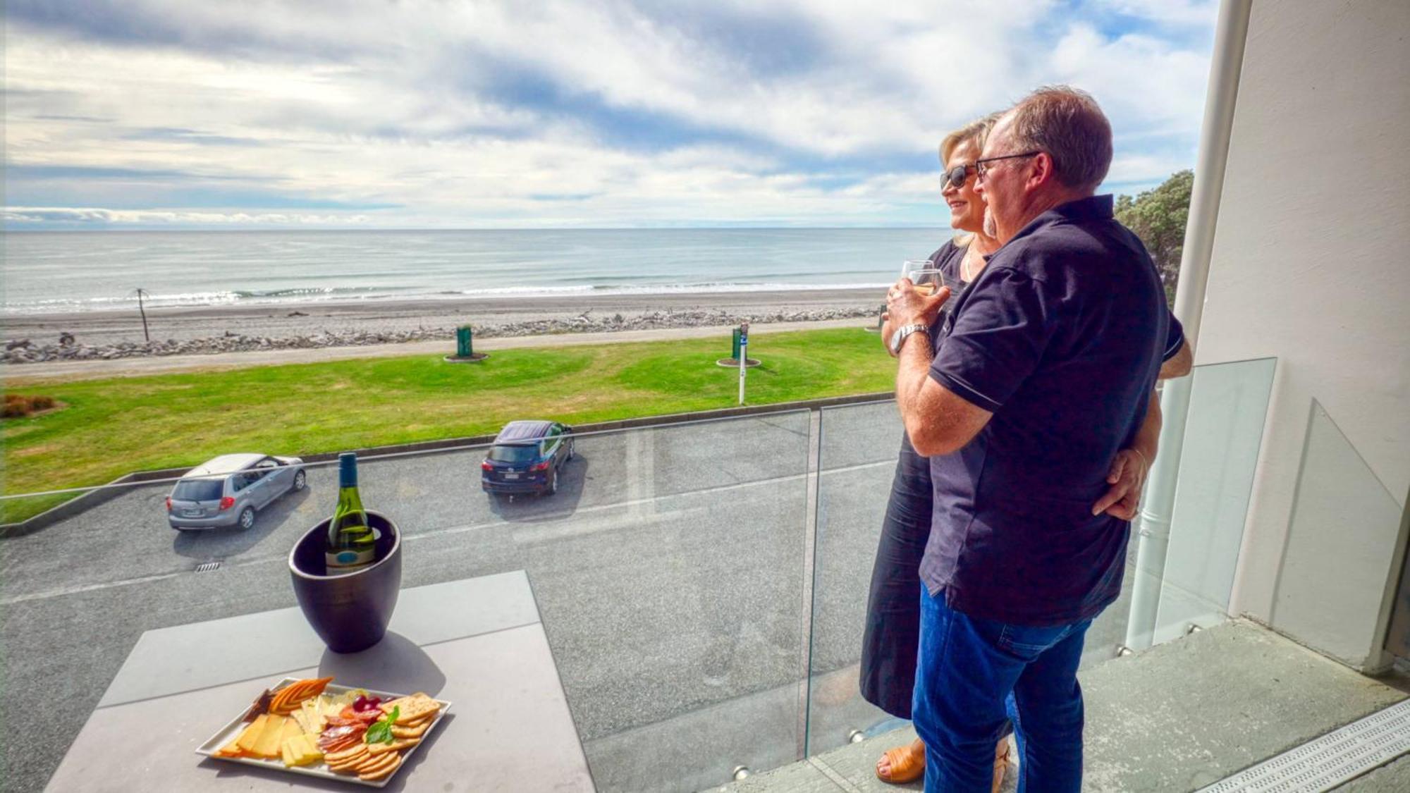 Beachfront Hotel Хокитика Экстерьер фото